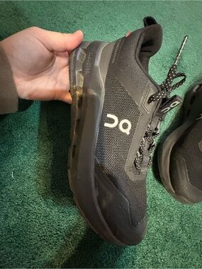On Woman’s Cloud running Black Athletic Sneakers